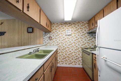 Condo in Treasure Island, Florida, 1 bedroom № 2212763 - photo 11