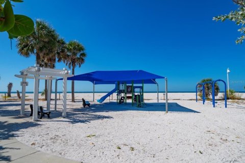 Condo in Treasure Island, Florida, 1 bedroom № 2212763 - photo 26