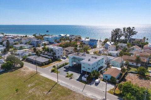 Condo in Treasure Island, Florida, 1 bedroom № 2212763 - photo 21