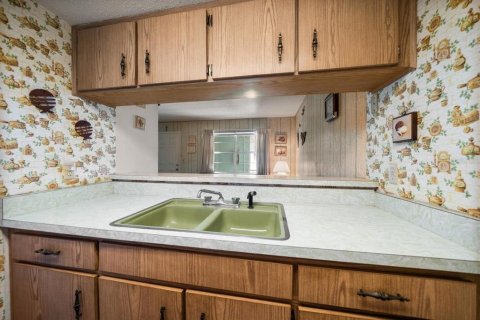 Condo in Treasure Island, Florida, 1 bedroom № 2212763 - photo 12