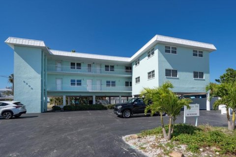 Condo in Treasure Island, Florida, 1 bedroom  № 2212763