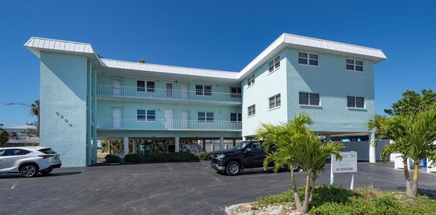 Condo in Treasure Island, Florida, 1 bedroom № 2212763