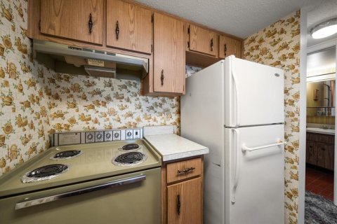 Condo in Treasure Island, Florida, 1 bedroom № 2212763 - photo 13