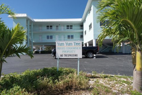 Condo in Treasure Island, Florida, 1 bedroom № 2212763 - photo 20