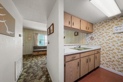 Condo in Treasure Island, Florida, 1 bedroom № 2212763 - photo 10
