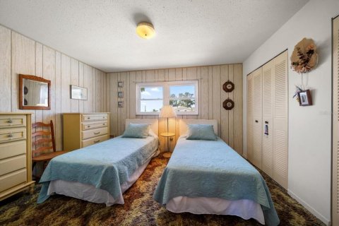 Condo in Treasure Island, Florida, 1 bedroom № 2212763 - photo 16