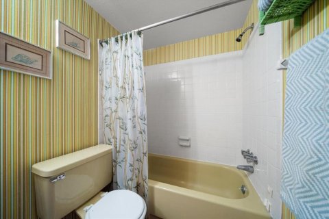 Condo in Treasure Island, Florida, 1 bedroom № 2212763 - photo 15