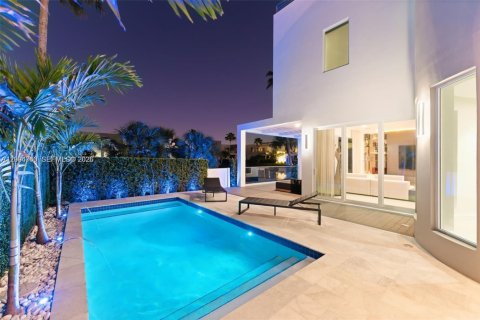 Casa en venta en Doral, Florida, 5 dormitorios, 347.18 m2 № 2382714 - foto 29