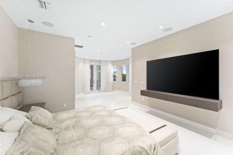Casa en venta en Doral, Florida, 5 dormitorios, 347.18 m2 № 2382714 - foto 17