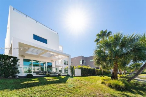Casa en venta en Doral, Florida, 5 dormitorios, 347.18 m2 № 2382714 - foto 27