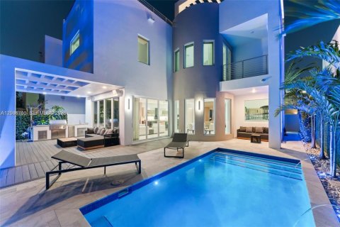 Casa en venta en Doral, Florida, 5 dormitorios, 347.18 m2 № 2382714 - foto 28