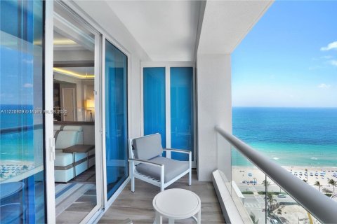 Condominio en venta en Fort Lauderdale, Florida, 53.6 m2 № 1726133 - foto 1