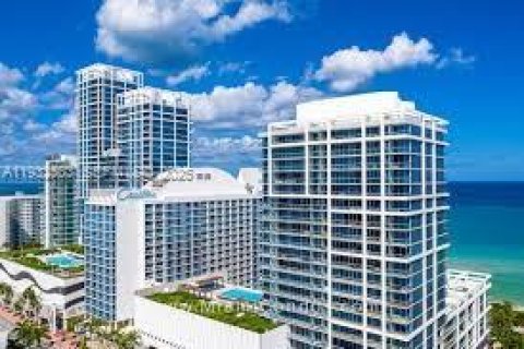 Condo in Miami Beach, Florida, 2 bedrooms  № 1991371 - photo 12