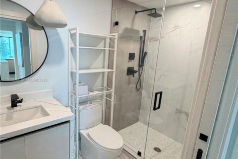 Condo in Miami Beach, Florida, 2 bedrooms  № 1991371 - photo 9