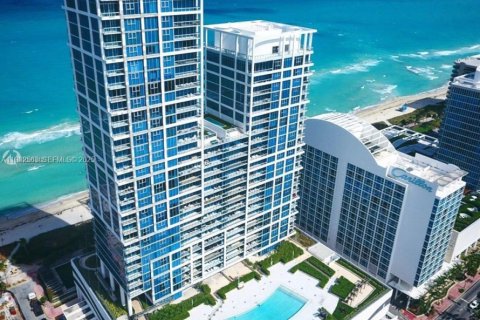 Condo in Miami Beach, Florida, 2 bedrooms  № 1991371 - photo 21