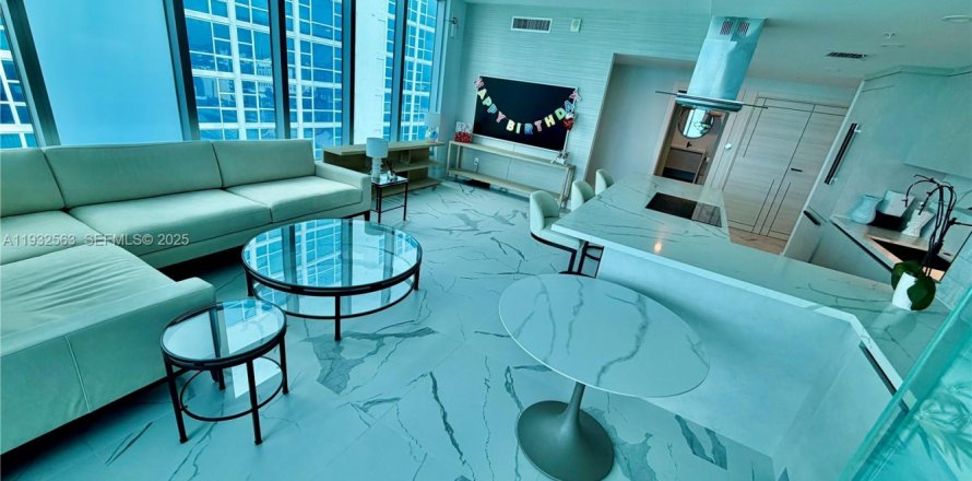 Condo in Miami Beach, Florida, 2 bedrooms  № 1991371