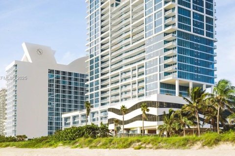 Condo in Miami Beach, Florida, 2 bedrooms  № 1991371 - photo 11