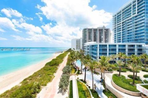 Condo in Miami Beach, Florida, 2 bedrooms  № 1991371 - photo 7