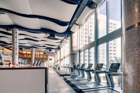 Condo in Miami Beach, Florida, 2 bedrooms  № 1991371 - photo 15