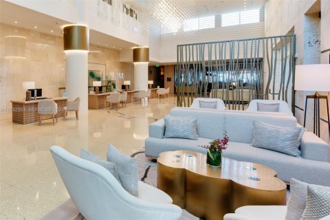 Condo in Miami Beach, Florida, 2 bedrooms  № 1991371 - photo 14
