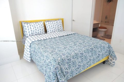 Condo in Miami, Florida, 1 bedroom  № 1933998 - photo 6