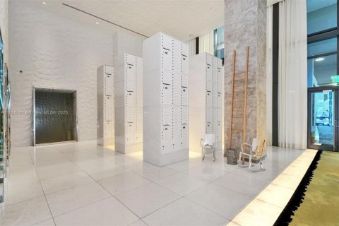 Condo in Miami, Florida, 1 bedroom  № 1933998 - photo 23