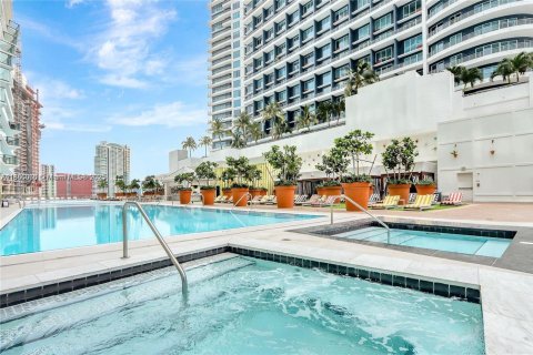 Condo in Miami, Florida, 1 bedroom  № 1933998 - photo 13