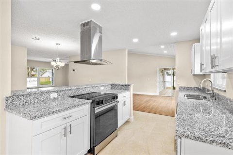 House in Longwood, Florida 4 bedrooms, 170.01 sq.m. № 1519325 - photo 2