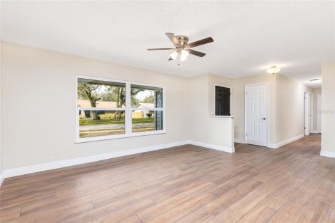 House in Longwood, Florida 4 bedrooms, 170.01 sq.m. № 1519325 - photo 7
