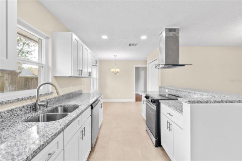 House in Longwood, Florida 4 bedrooms, 170.01 sq.m. № 1519325 - photo 3