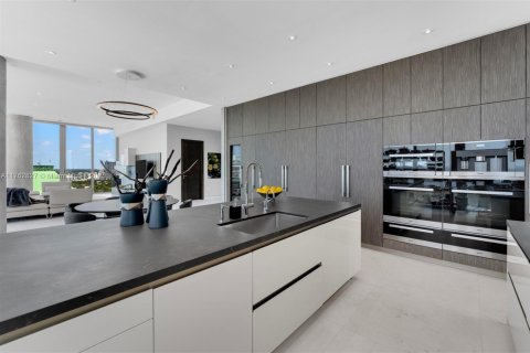 Copropriété à vendre à Miami, Floride: 5 chambres, 463.21 m2 № 1715847 - photo 6