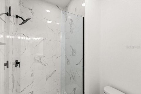 Adosado en venta en Kissimmee, Florida, 5 dormitorios, 188.03 m2 № 2345079 - foto 20
