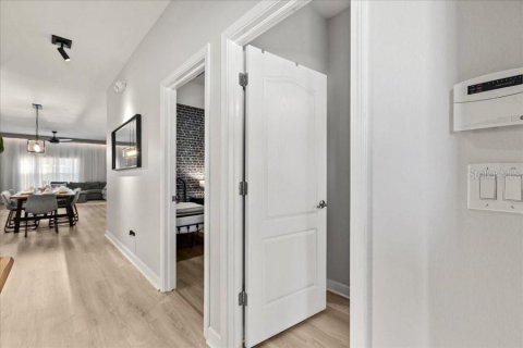 Adosado en venta en Kissimmee, Florida, 5 dormitorios, 188.03 m2 № 2345079 - foto 5