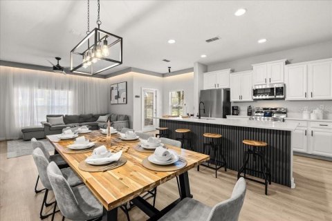 Adosado en venta en Kissimmee, Florida, 5 dormitorios, 188.03 m2 № 2345079 - foto 12
