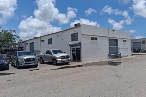 Immobilier commercial à vendre à Opa-locka, Floride № 1788373 - photo 8