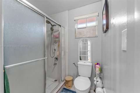 Villa ou maison à vendre à Miami, Floride: 4 chambres, 157.19 m2 № 1921142 - photo 16