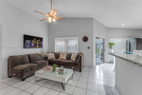 Villa ou maison à vendre à Miami, Floride: 4 chambres, 157.19 m2 № 1921142 - photo 12