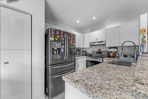 Villa ou maison à vendre à Miami, Floride: 4 chambres, 157.19 m2 № 1921142 - photo 9