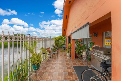 Villa ou maison à vendre à Miami, Floride: 4 chambres, 157.19 m2 № 1921142 - photo 26