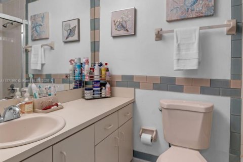 Villa ou maison à vendre à Miami, Floride: 4 chambres, 157.19 m2 № 1921142 - photo 19