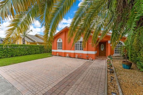 Villa ou maison à vendre à Miami, Floride: 4 chambres, 157.19 m2 № 1921142 - photo 2
