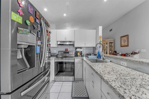 Villa ou maison à vendre à Miami, Floride: 4 chambres, 157.19 m2 № 1921142 - photo 8