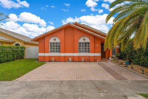 Villa ou maison à vendre à Miami, Floride: 4 chambres, 157.19 m2 № 1921142 - photo 1