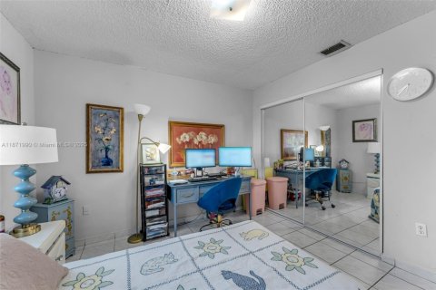 Villa ou maison à vendre à Miami, Floride: 4 chambres, 157.19 m2 № 1921142 - photo 21