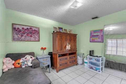 Villa ou maison à vendre à Miami, Floride: 4 chambres, 157.19 m2 № 1921142 - photo 23