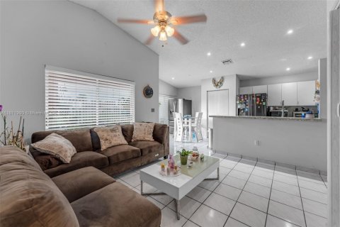 Villa ou maison à vendre à Miami, Floride: 4 chambres, 157.19 m2 № 1921142 - photo 11