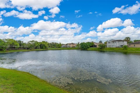 Villa ou maison à vendre à Miami, Floride: 4 chambres, 157.19 m2 № 1921142 - photo 27