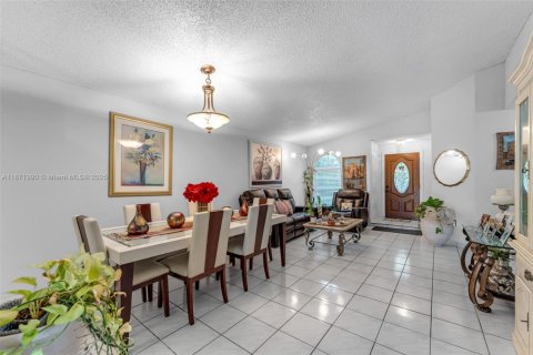 Villa ou maison à vendre à Miami, Floride: 4 chambres, 157.19 m2 № 1921142 - photo 5