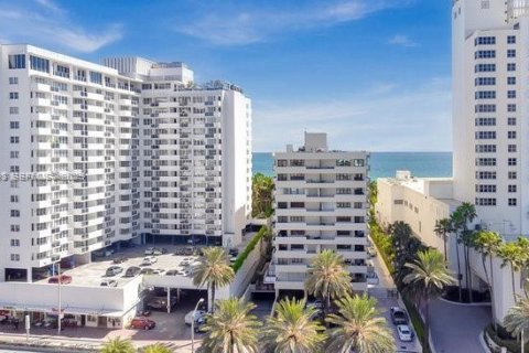 Купить кондоминиум в Майами-Бич, Флорида 2 спальни, 81.2м2, № 1985736 - фото 1