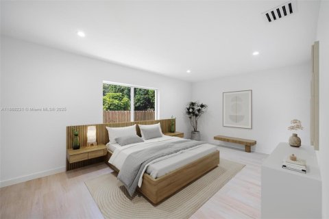 House in Miami Springs, Florida 4 bedrooms, 240.8 sq.m. № 1942252 - photo 7